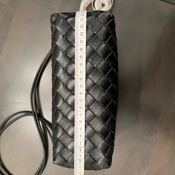 Bottega Veneta Medium Loop Camera Purse - Picture 6 of 16